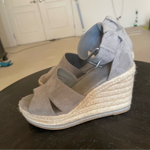 Universal Thread Wedges - Picture 2 of 9